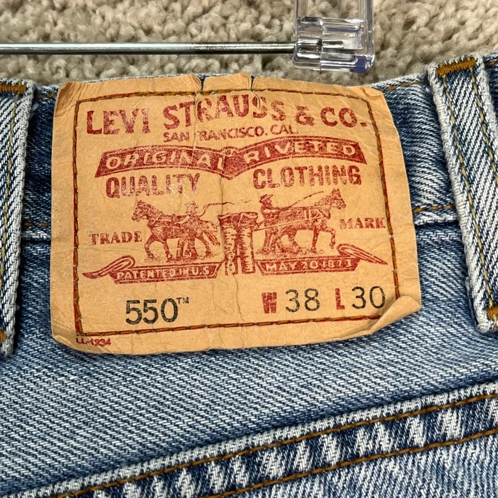 Levis 550 Relaxed Fit Jeans Mens 38x30 Light Wash Denim Tapered Leg 5 Pocket EUC